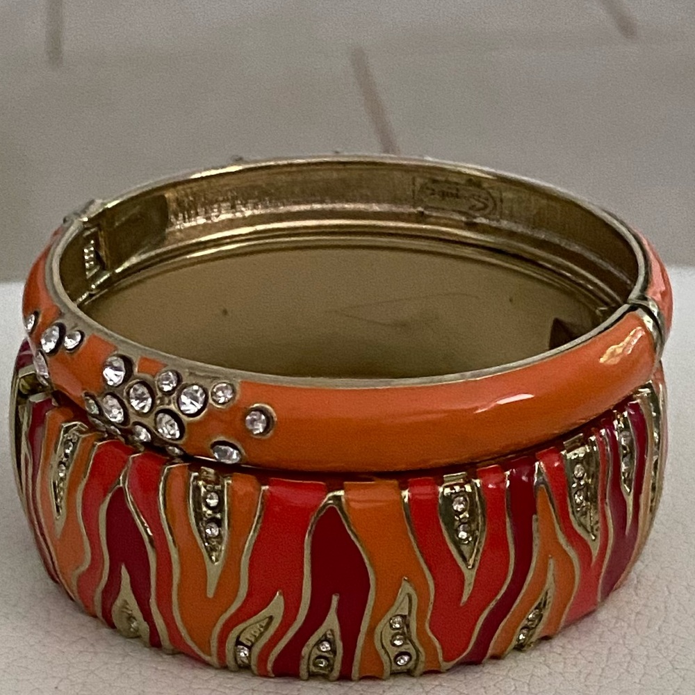 SEQUIN ENAMEL BRACELET IN ORANGE WITH RHINESTONES - Picture 3 of 8